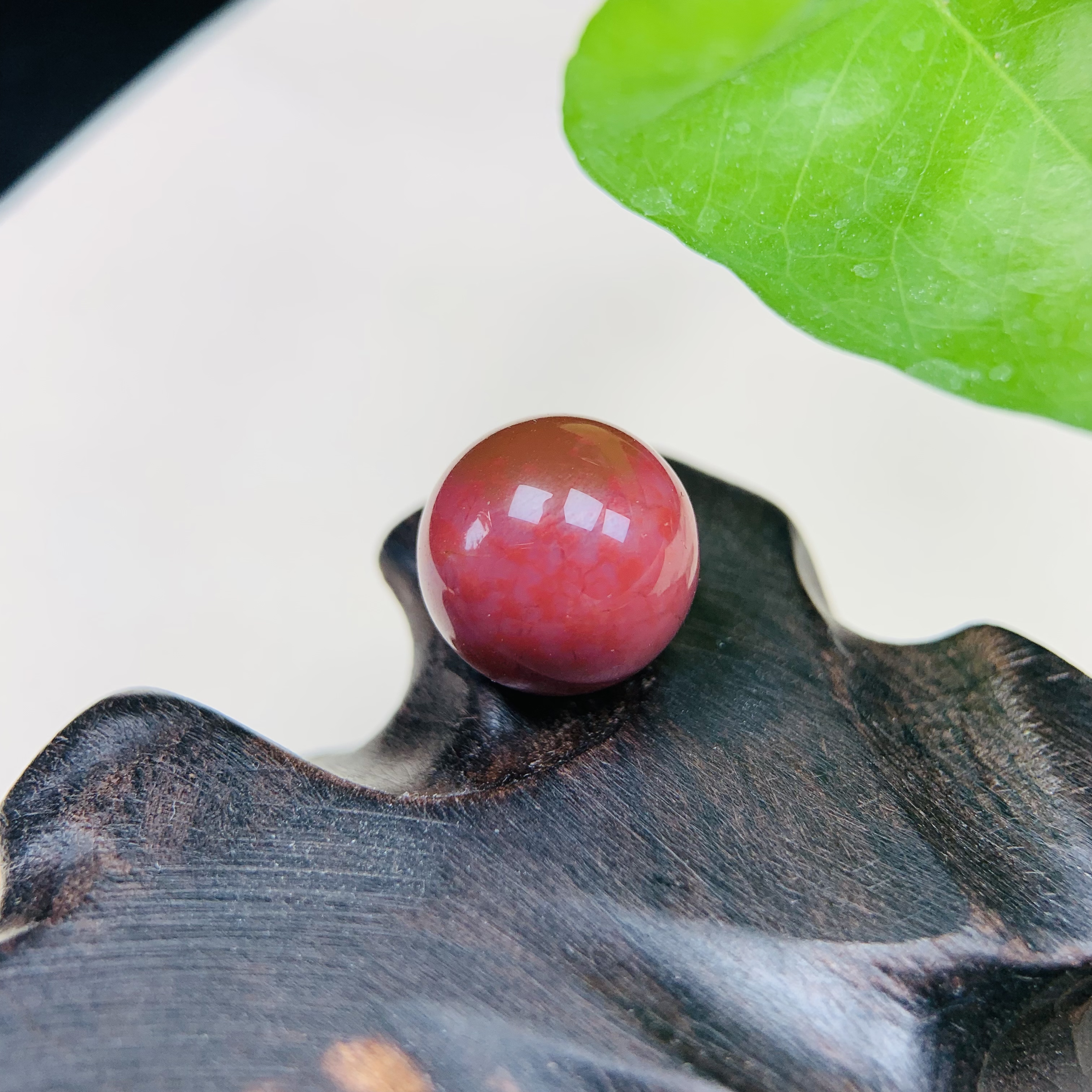 天然老矿盐源玛瑙俏色草花珠单颗手工精雕约12mm+