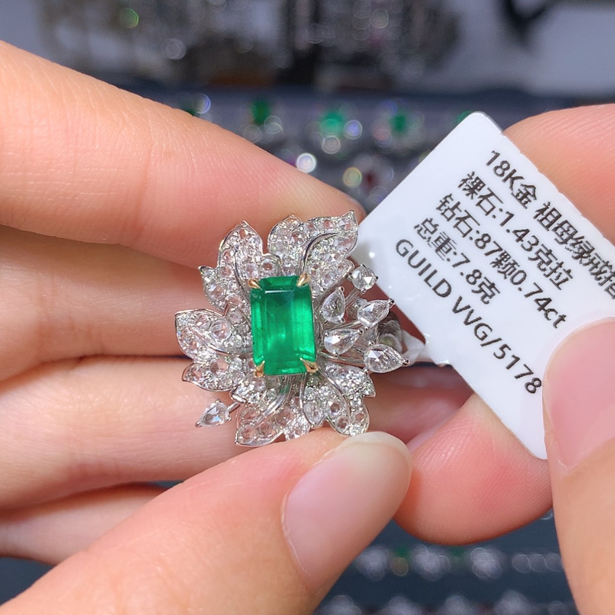 【闪购商品】祖母绿戒指18K金镶嵌