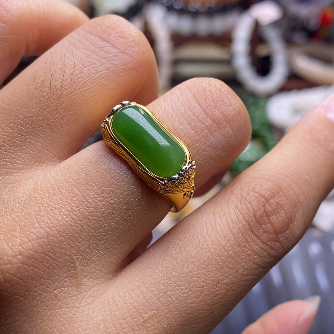 颈饰未镶嵌和田玉老坑料碧玉银戒指