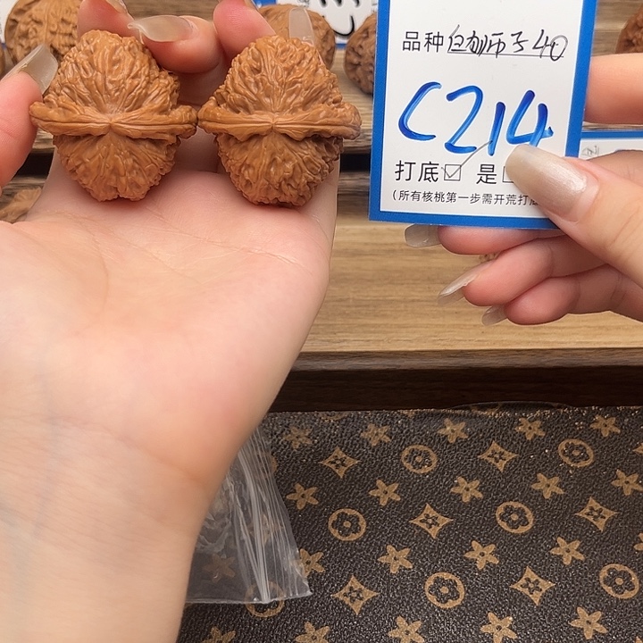 文玩核桃吊坠白狮子40
