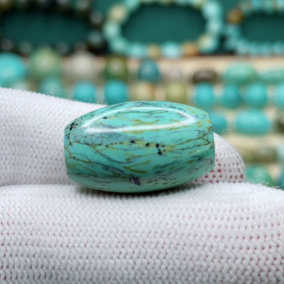 绿松石未镶嵌颈饰