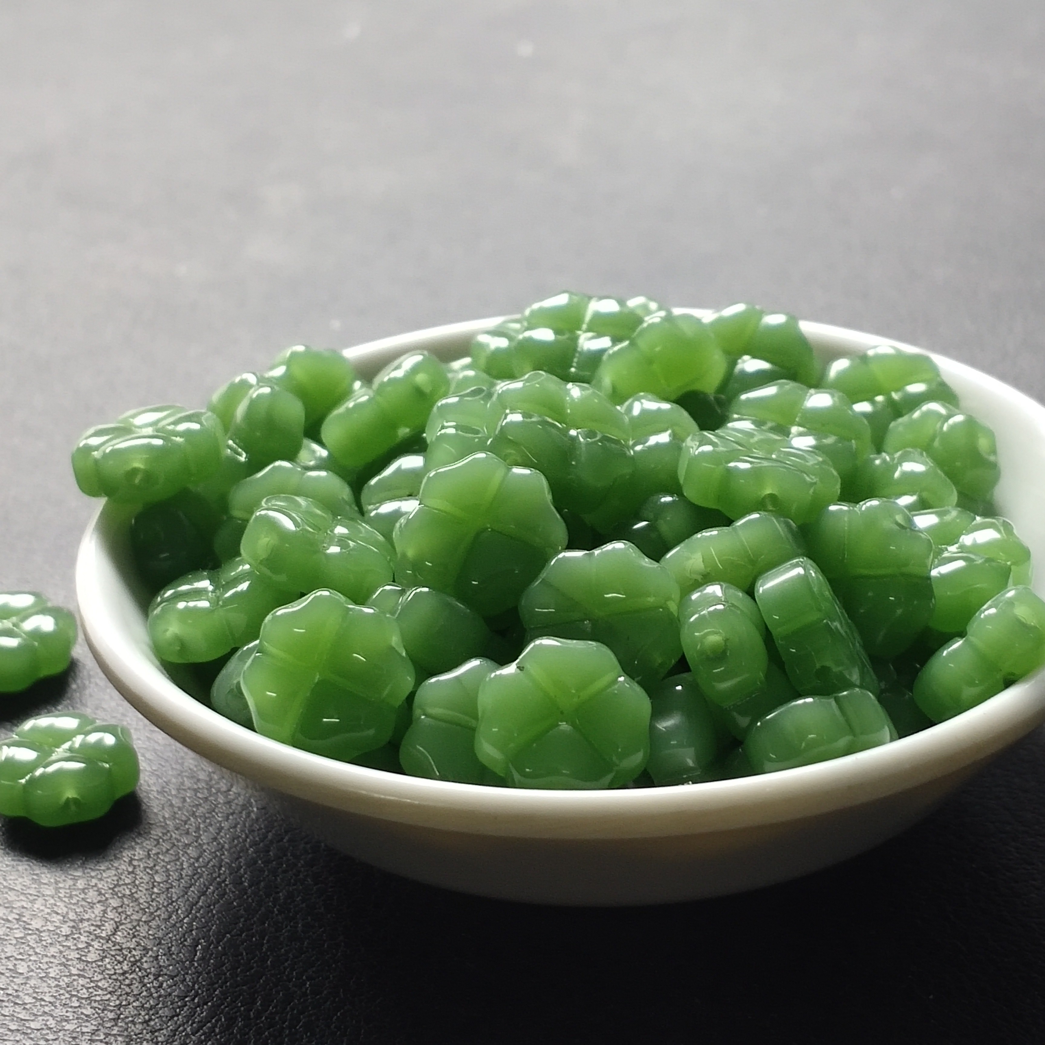 【散珠批发】w2345菠菜绿四叶草10x4mm*10颗