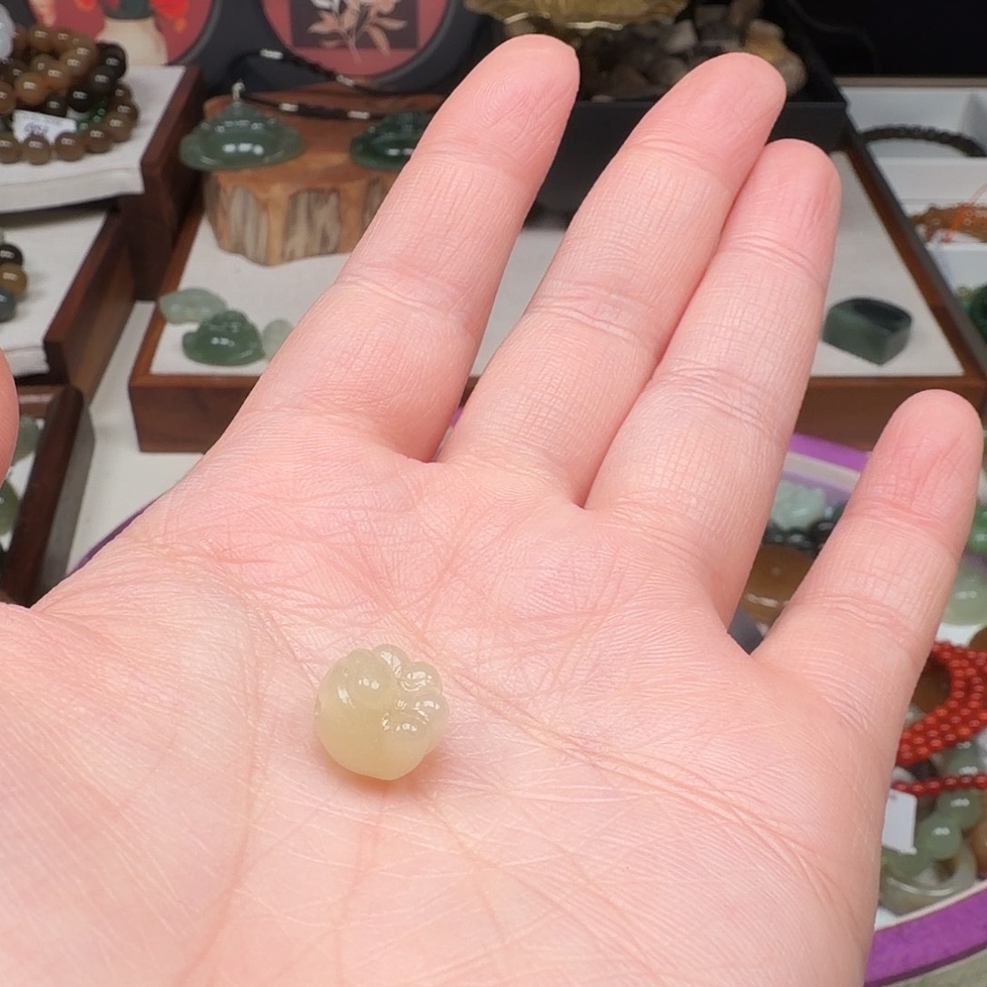 ****友和田玉未镶嵌颈饰