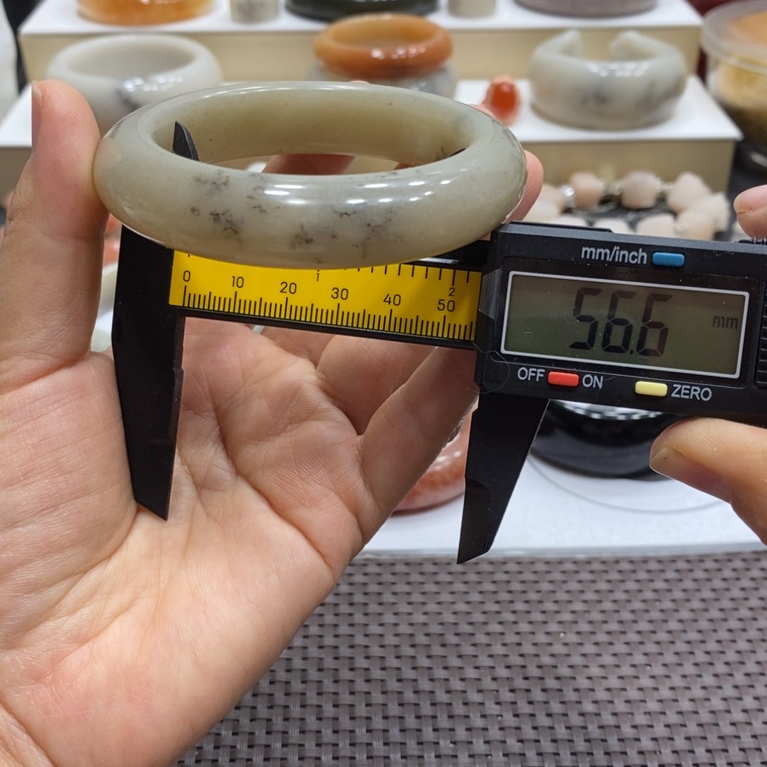 石英质玉未镶嵌手镯