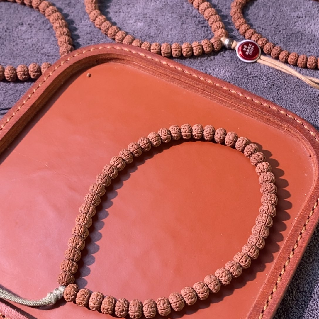 ****猛金刚菩提吊坠老树王手持