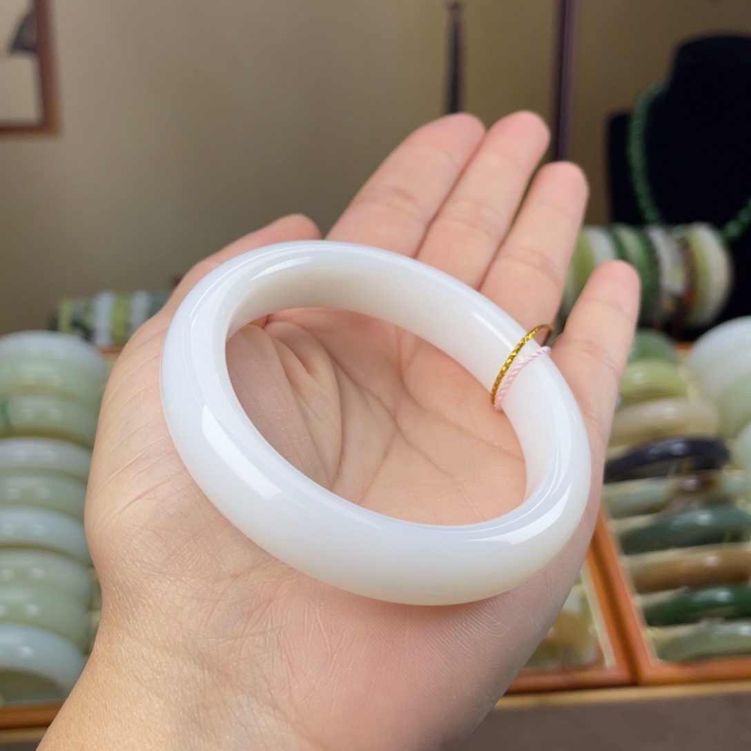 和田玉未镶嵌手镯