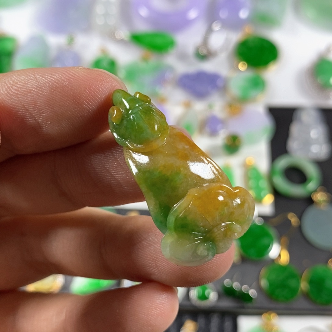 翡翠颈饰未镶嵌翡翠