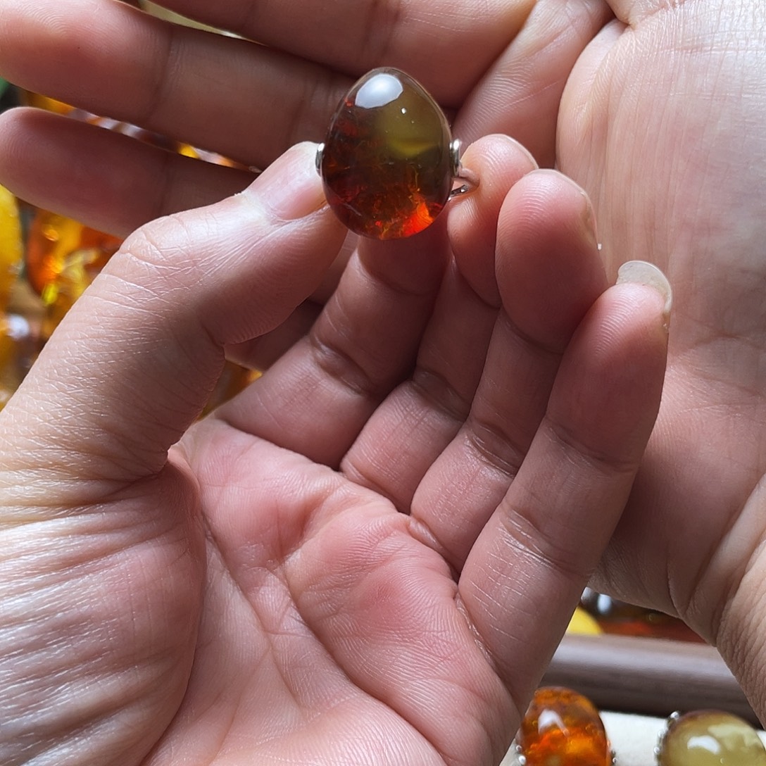 玉***人琥珀银S925镶嵌裸石戒指