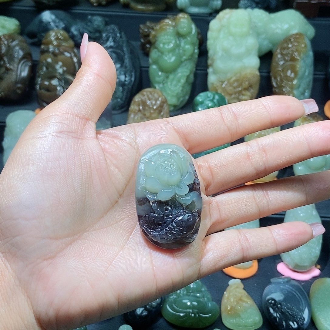 和田玉颈饰未镶嵌文*