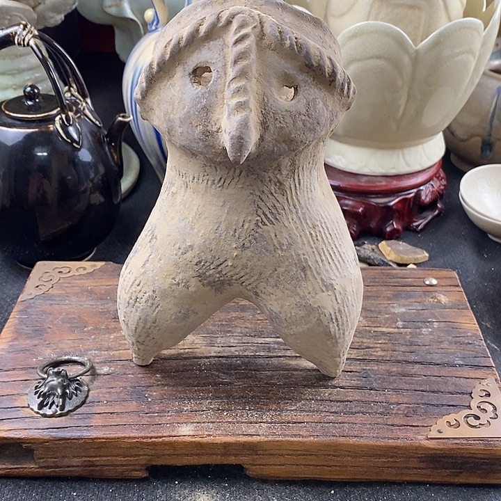 瓷片红陶的一个小鹰尊