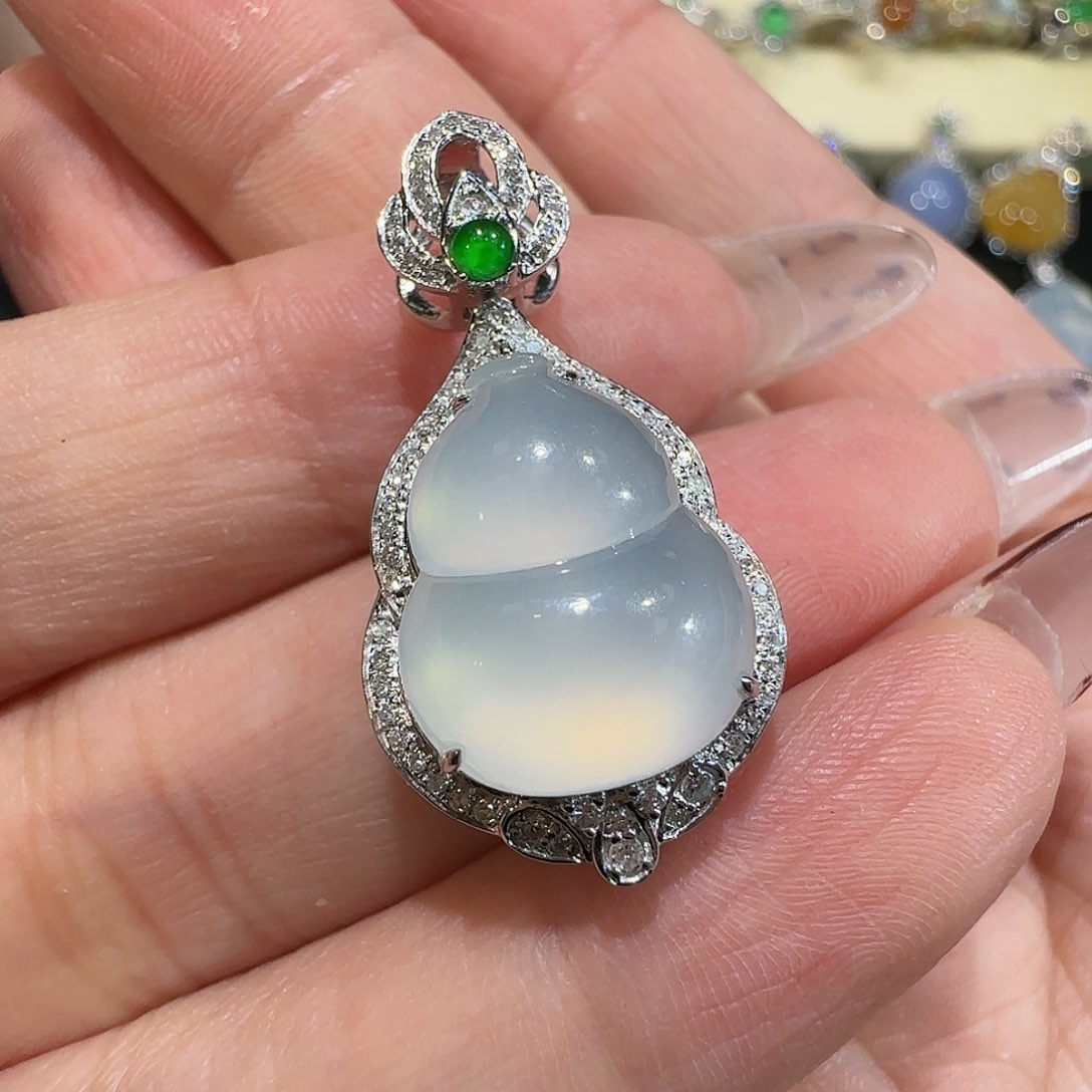 【闪购商品】颈饰18K金镶嵌翡翠