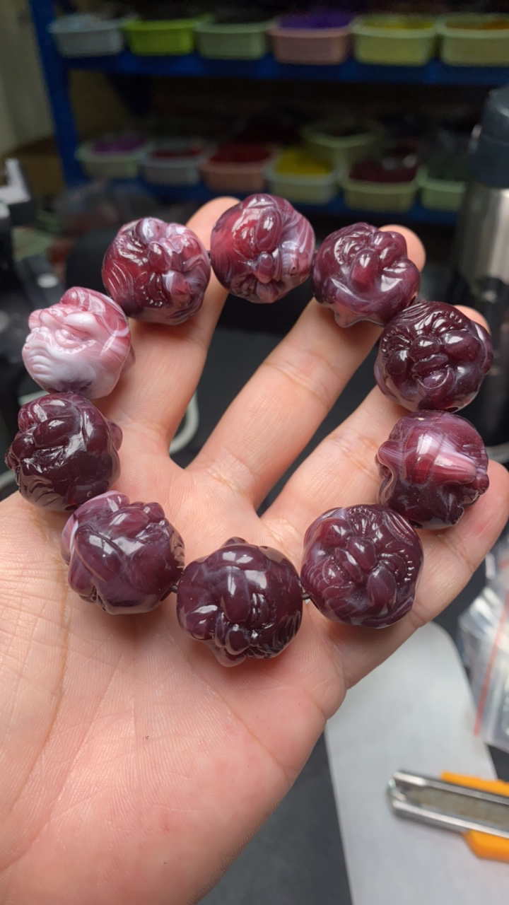 D   491  紫白花喜怒哀乐佛头手串