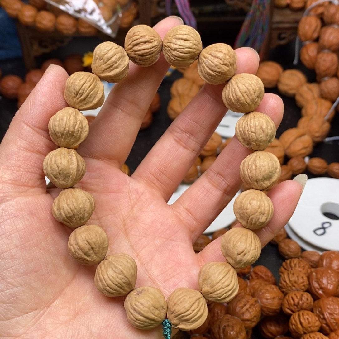 桃核手串小灯笼，