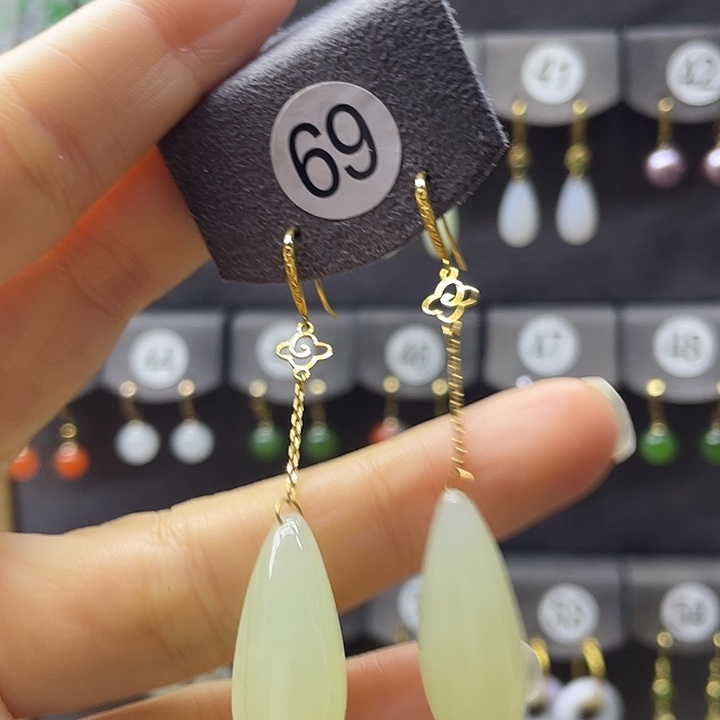 和田玉18K金镶嵌耳饰