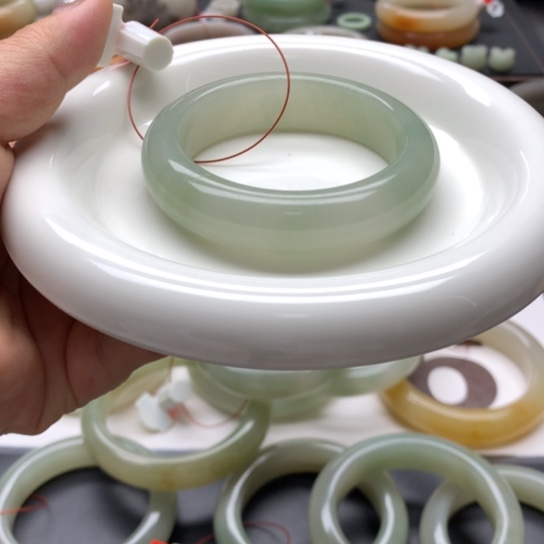 石英质玉手镯未镶嵌