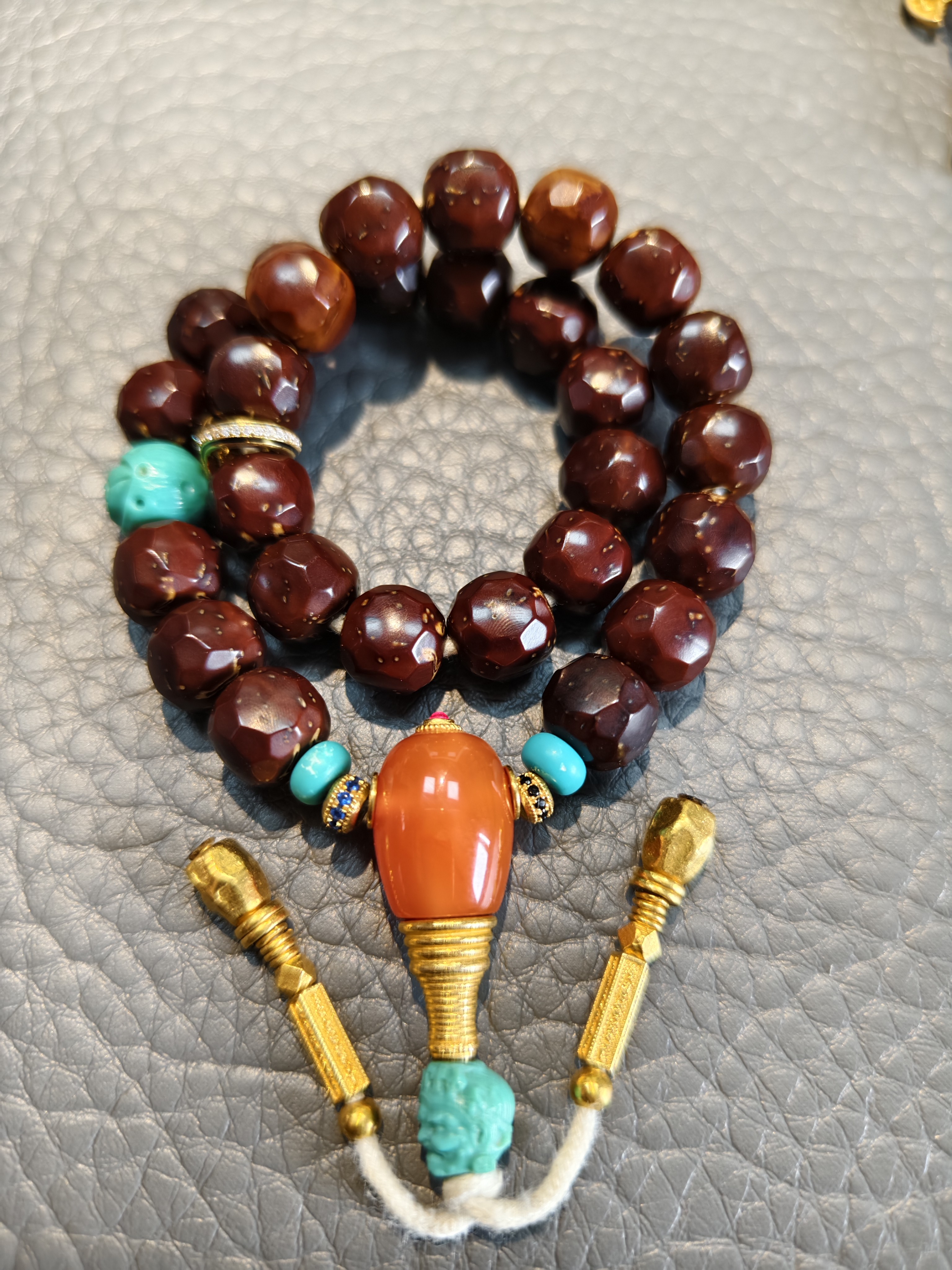 紫金鼠精美手持多样性展示