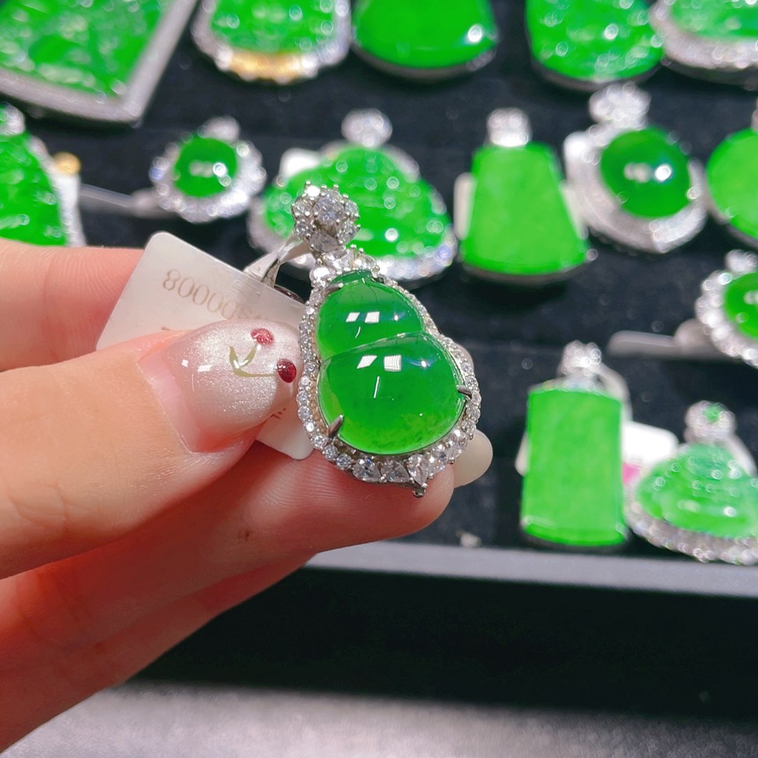 翡翠吊坠(不含链)未镶嵌