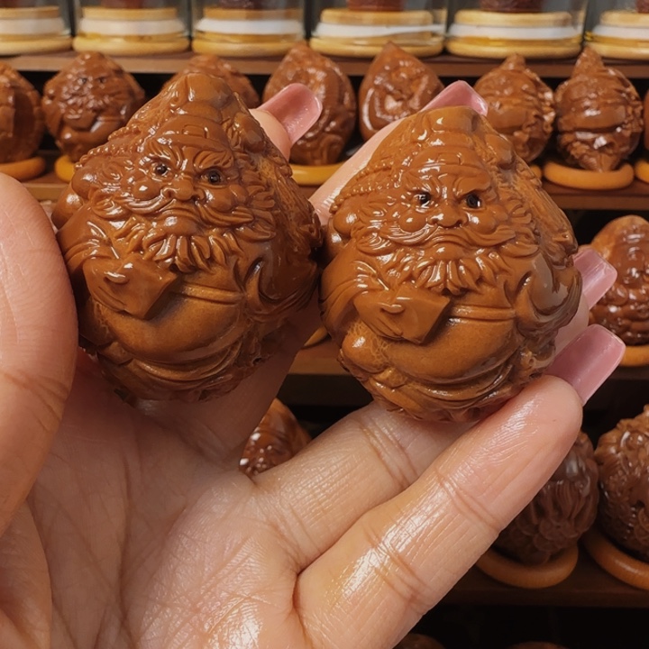 橄榄核把件音**年钟馗手把件42左右