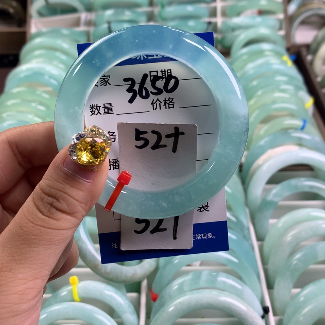 蛇纹石玉手镯未镶嵌向****天3650