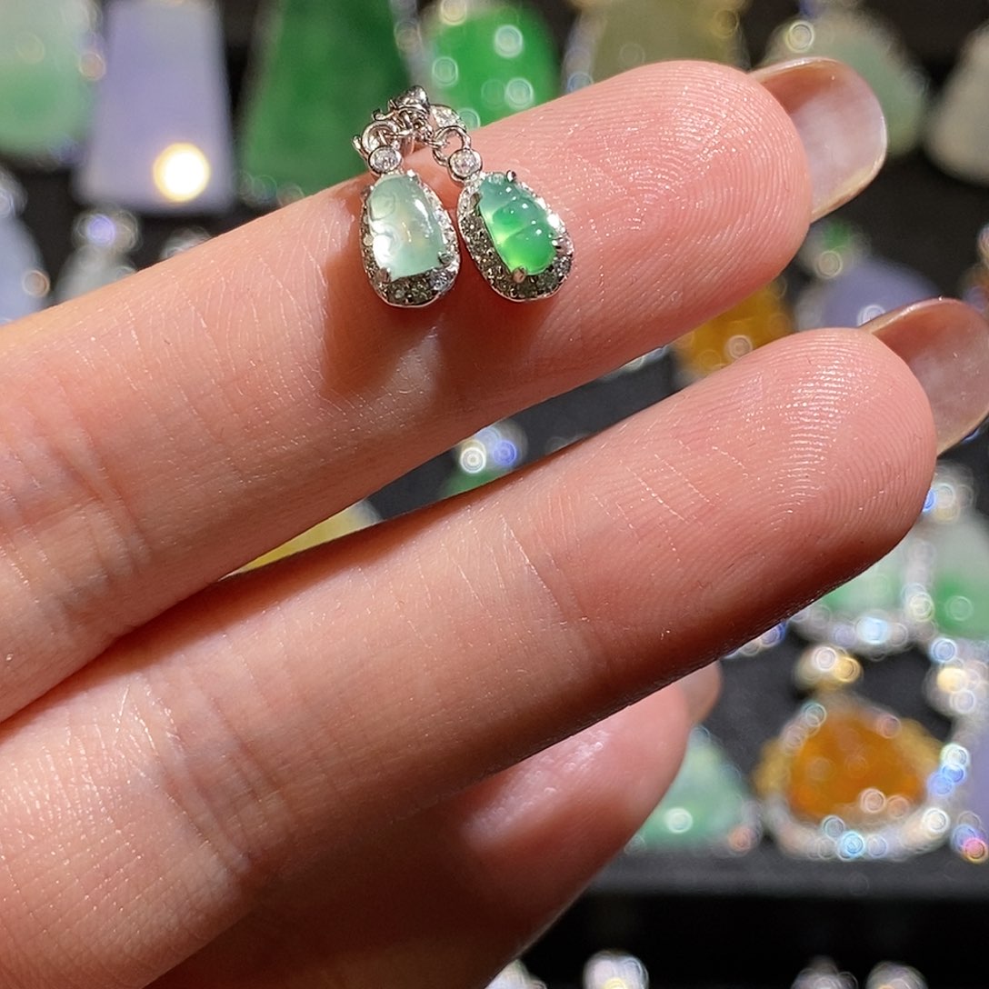 颈饰银S925镶嵌翡翠ღ****?天然翡翠