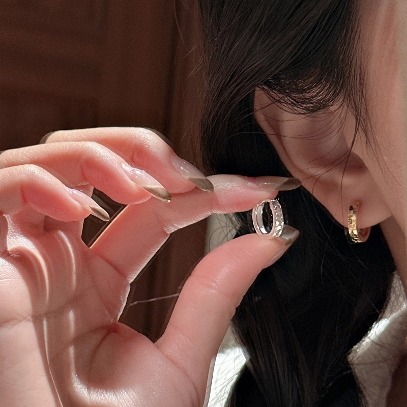 足银耳饰 S999纯银女轻奢小众爆闪简约耳圈精致碎冰冰耳饰品