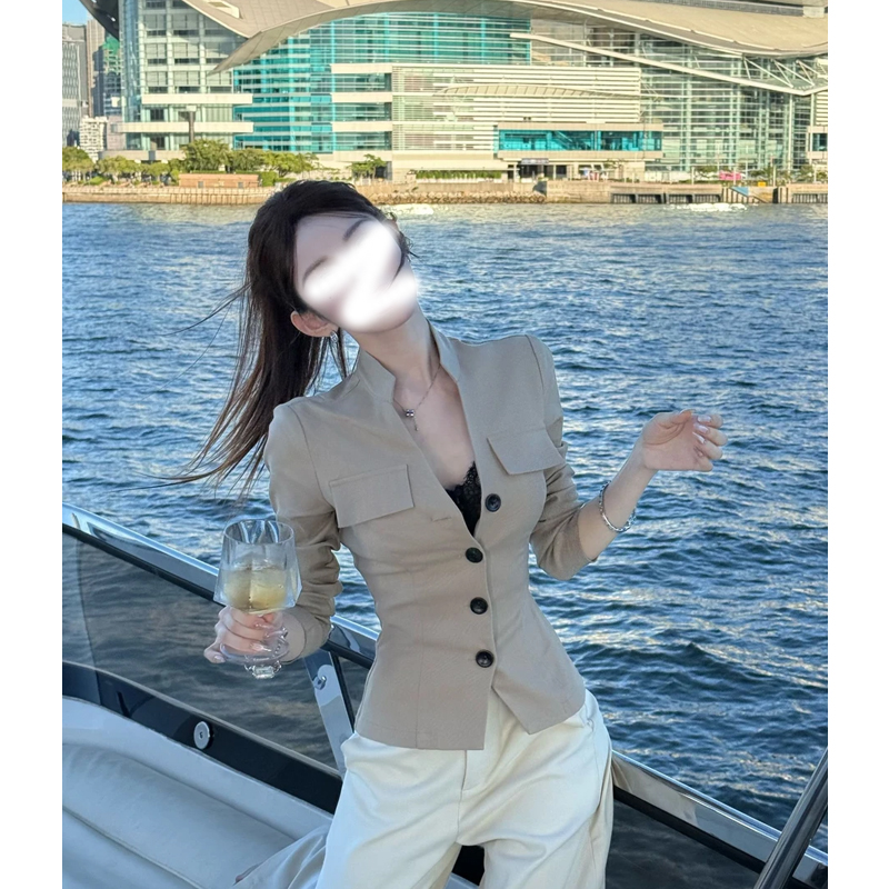 “气质C位”时尚早秋撞色纽扣上衣外套韩系老钱气质掐腰衬衫两件套