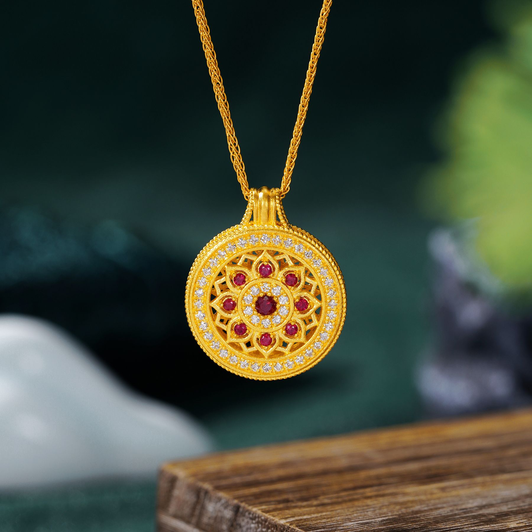 足金点钻花丝窗花宝相花罗盘黄金镂空罗盘吊坠