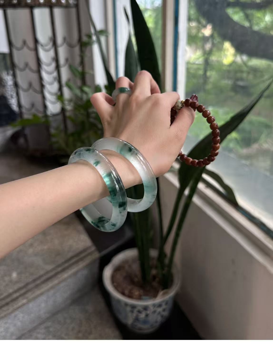 高冰种飘蓝花非洲翠手镯圆条手镯子少女款
