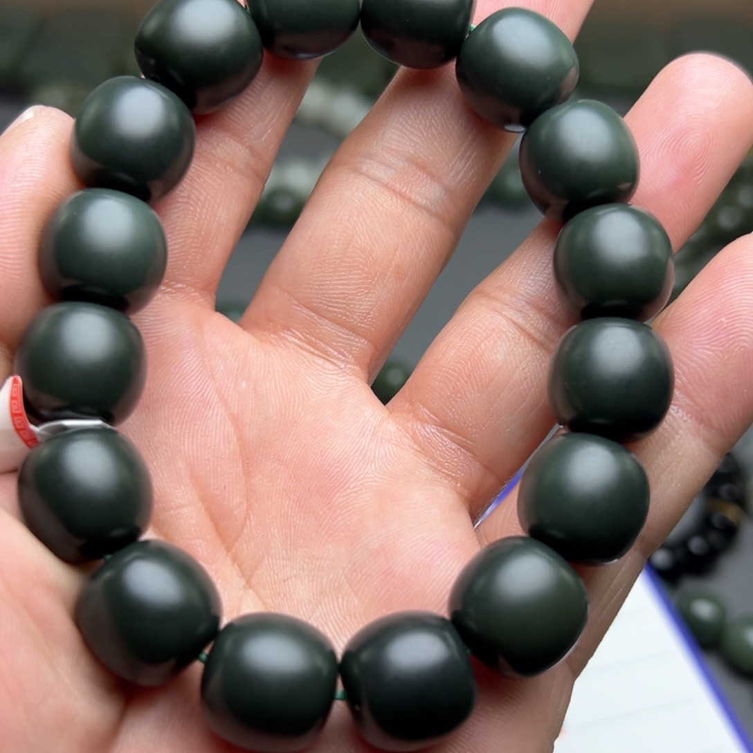 和田玉手链未镶嵌我****”14