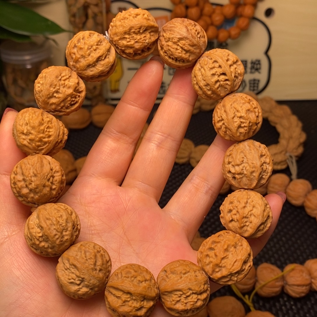 L***e手串文玩核桃白茬八棱