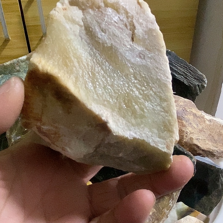 勿***恋蛇纹石玉未镶嵌摆件