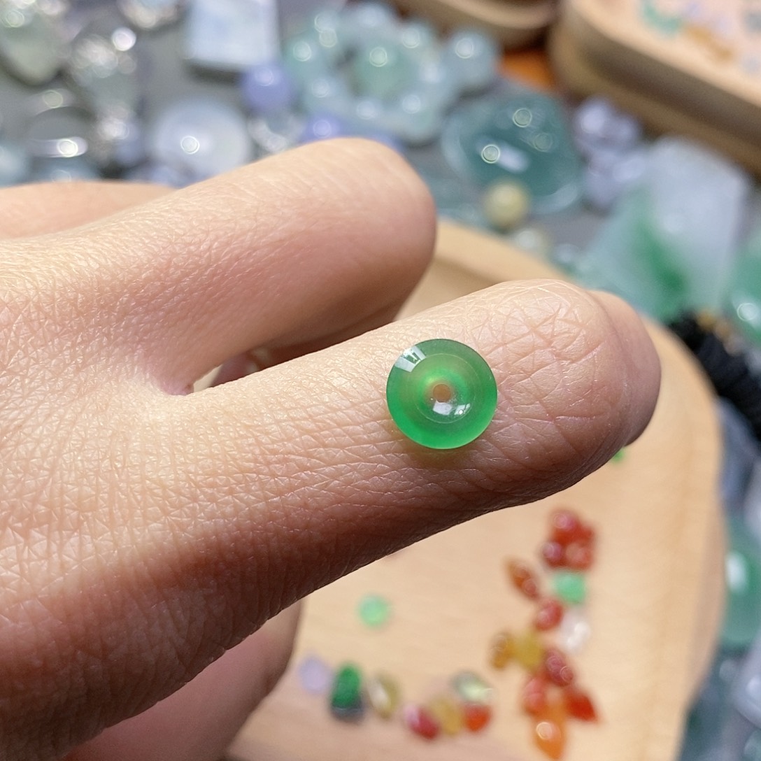 翡翠颈饰未镶嵌翡翠