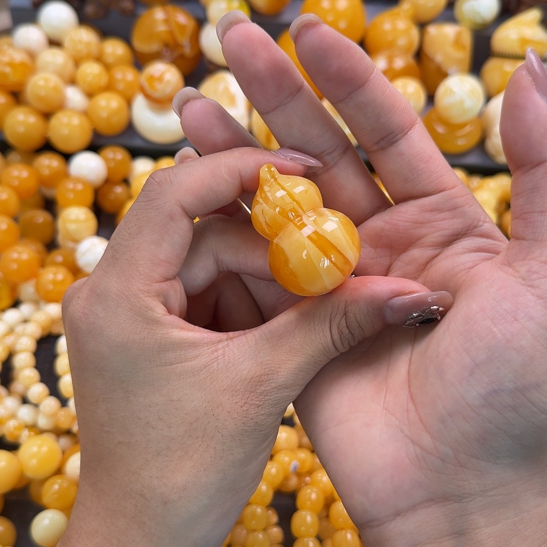 蜜蜡未镶嵌珠宝奇石