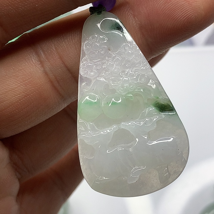 翡翠吊坠(赠链)未镶嵌