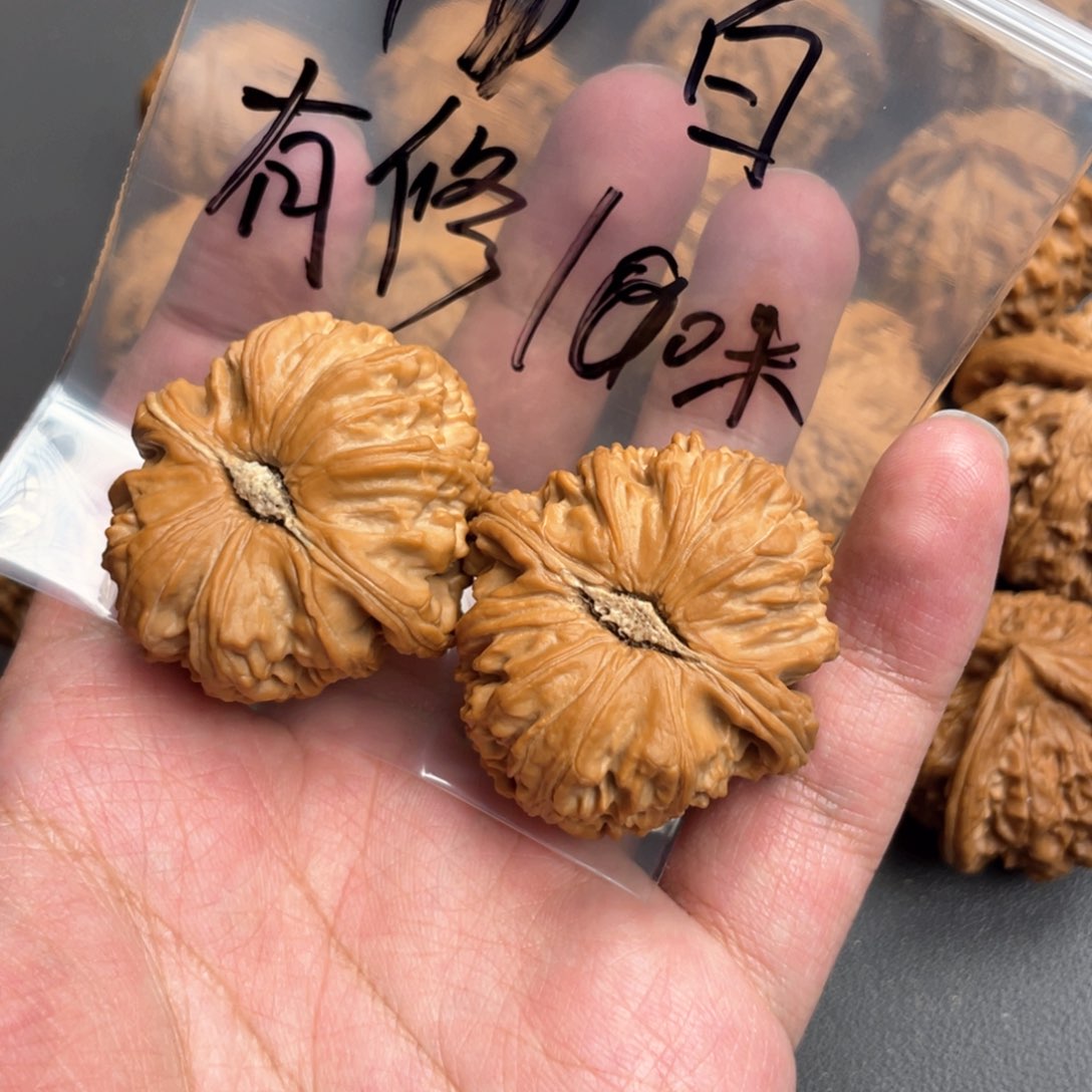 文玩核桃吊坠小*炮白狮子