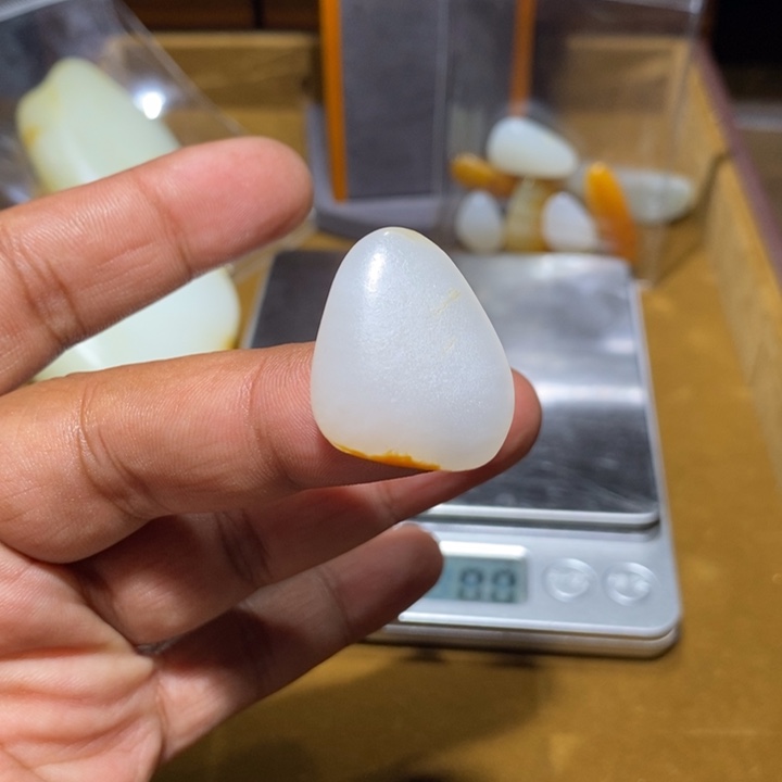 玉***珑和田玉（白玉）未镶嵌颈饰