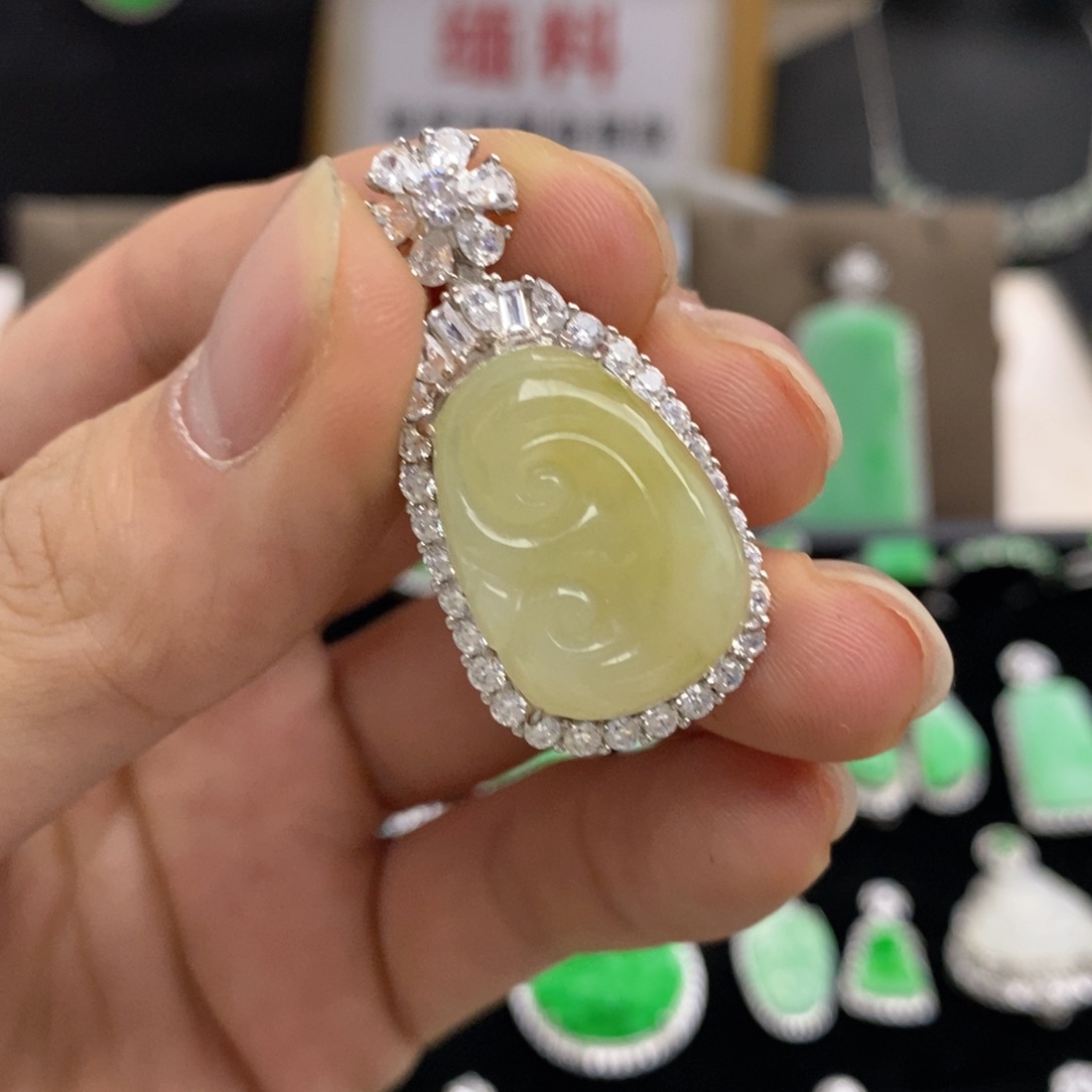 翡翠颈饰银S925镶嵌天然翡翠