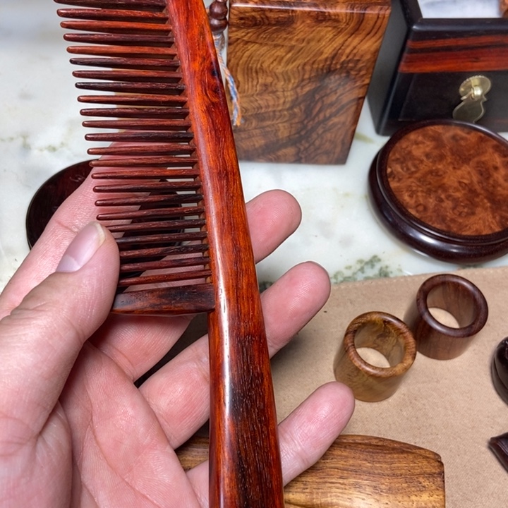 檀香紫檀（小叶紫檀）梳子