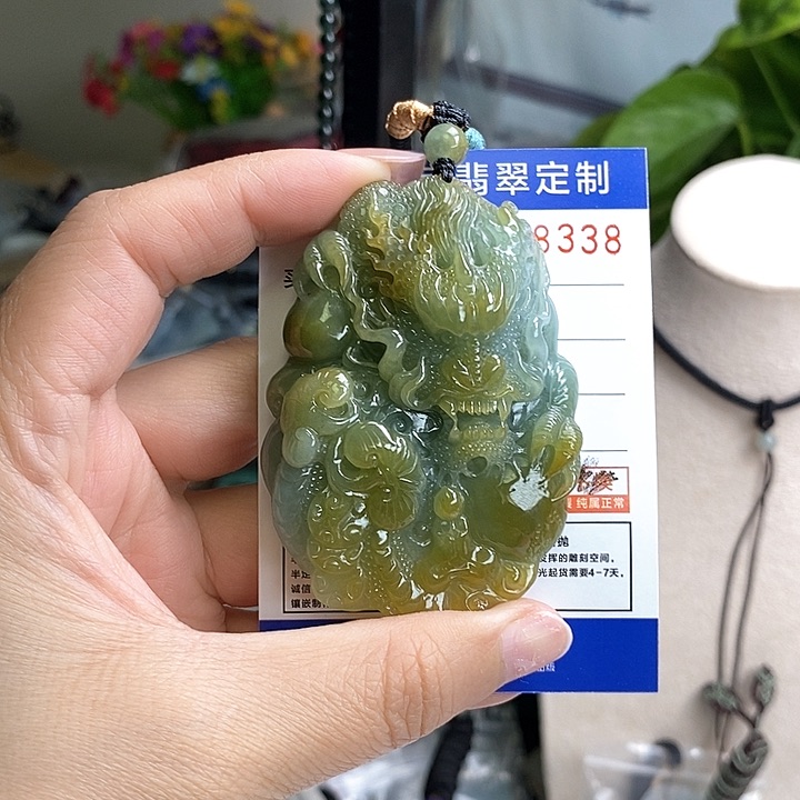 翡翠颈饰未镶嵌Y****n龙牌
