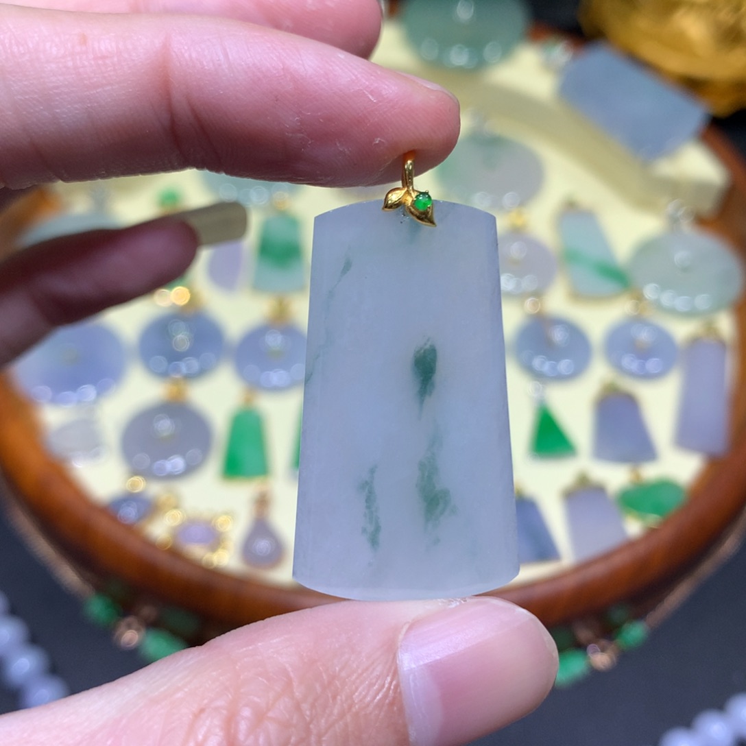 翡翠吊坠(不含链)18K金镶嵌