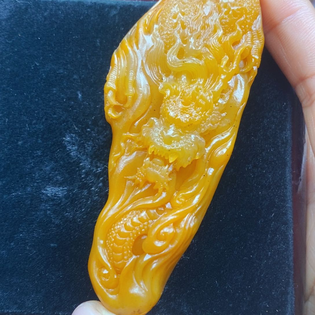 石英质玉（黄龙玉）未镶嵌颈饰
