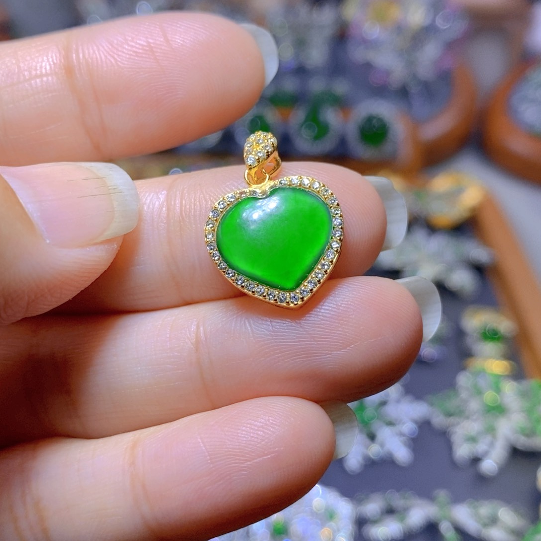 翡翠颈饰银S925镶嵌天然翡翠