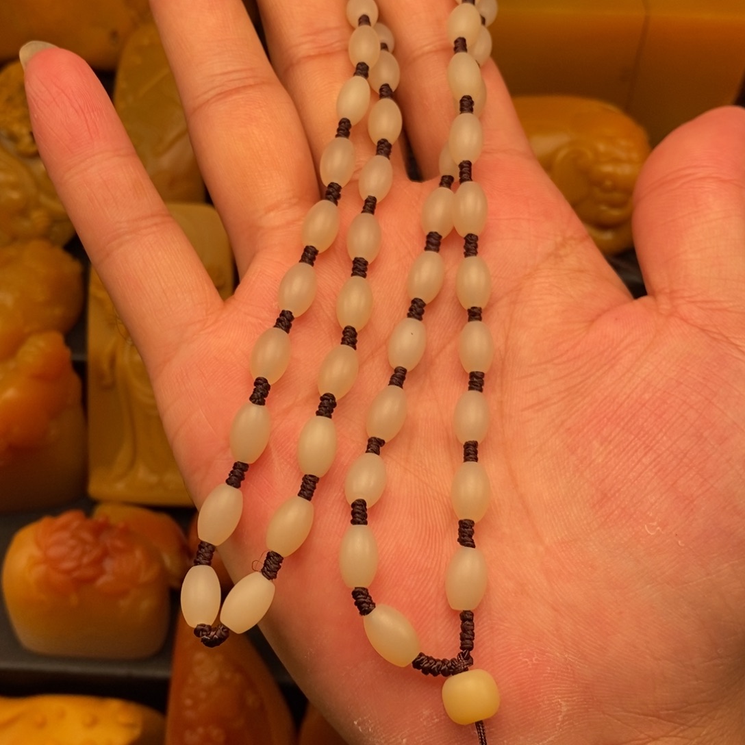 用***9石英质玉未镶嵌颈饰