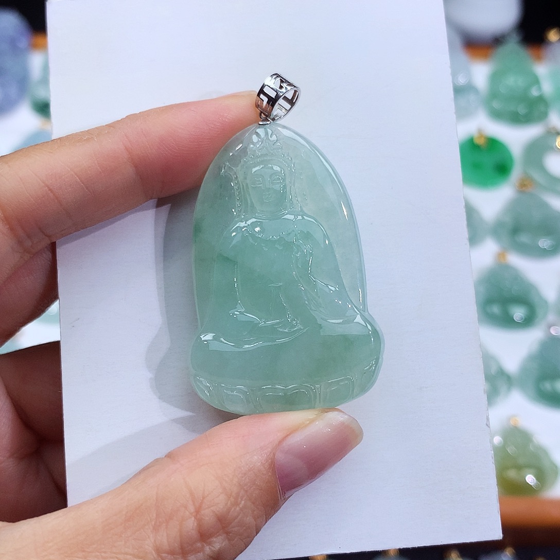 翡翠18K金镶嵌颈饰翡翠吊坠