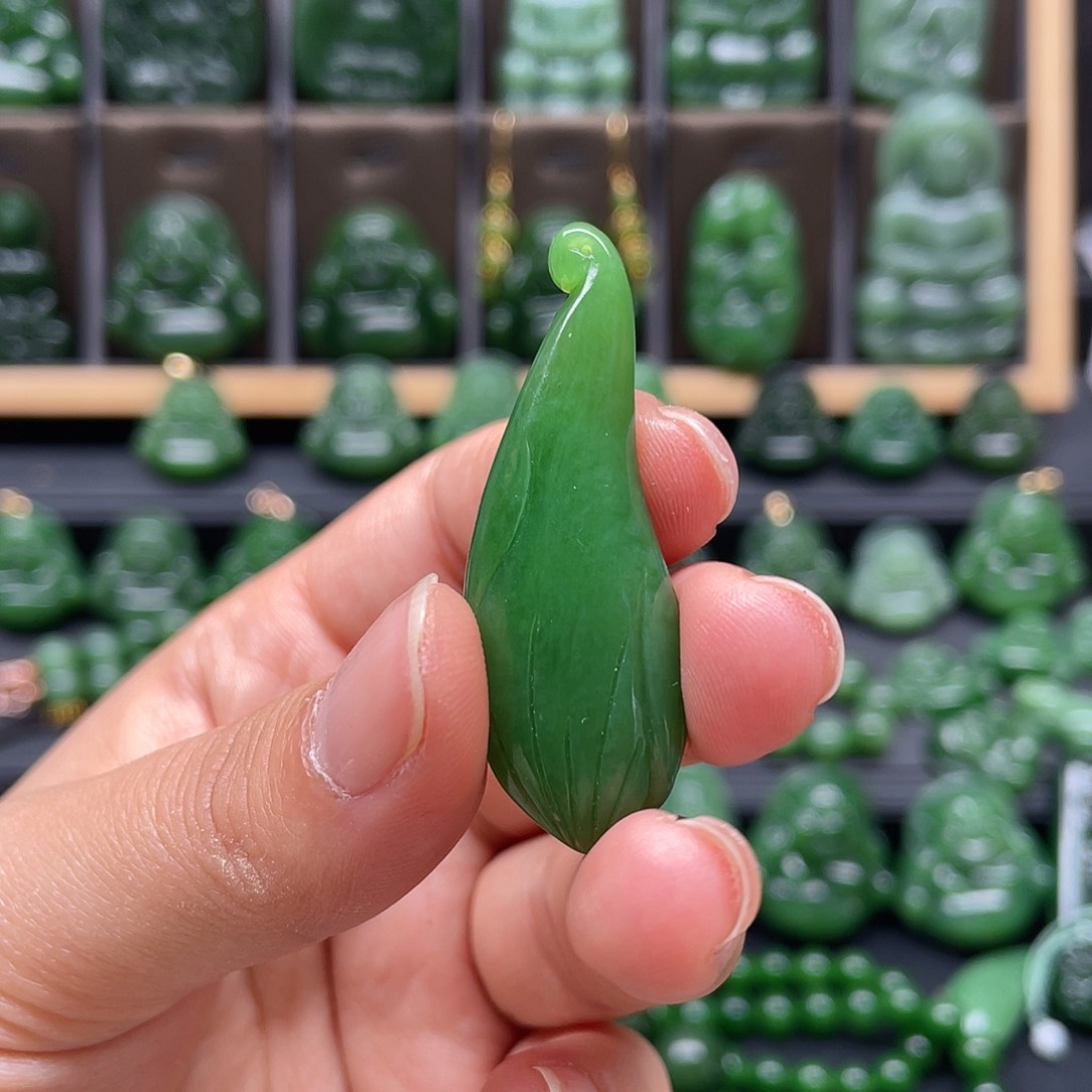 和田玉吊坠未镶嵌