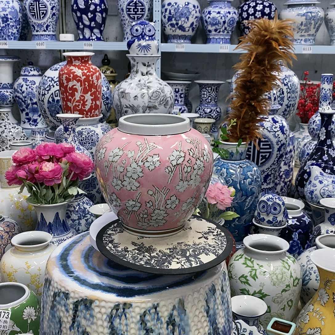 【闪购商品】摆件粉釉色大肚瓶瓷器………………………………
