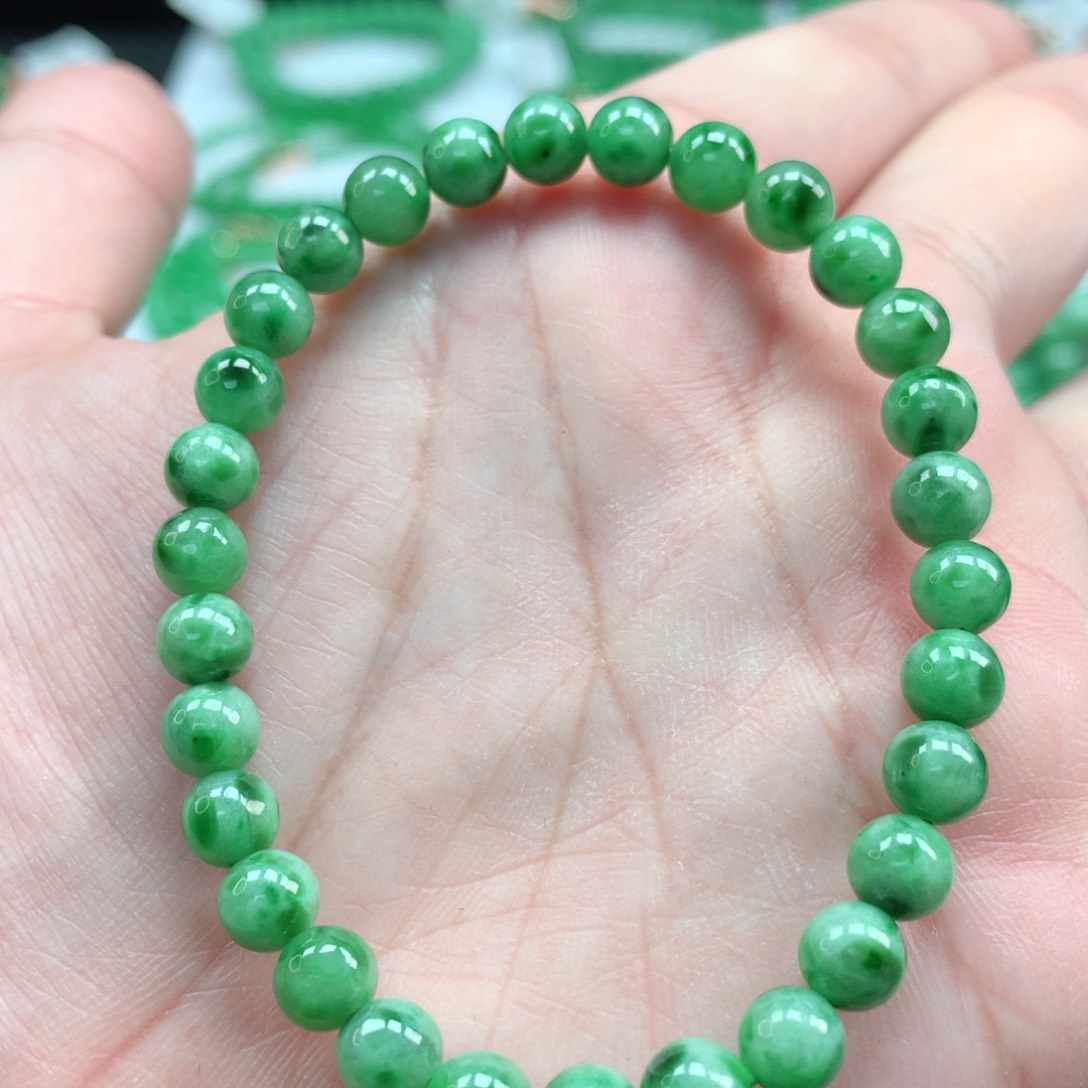 翡翠手链未镶嵌翡翠