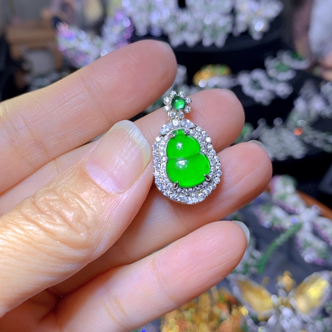 翡翠颈饰银S925镶嵌天然翡翠