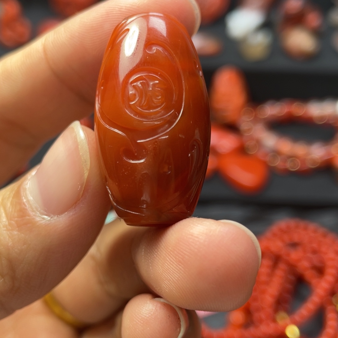 南红玛瑙未镶嵌桶珠大水沟原矿柿子红博古纹桶珠12.6g