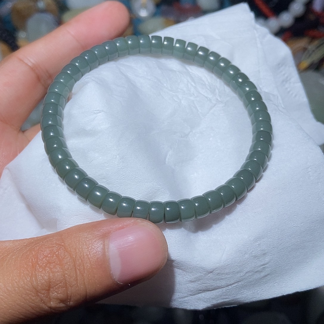 墨***问和田玉未镶嵌颈饰